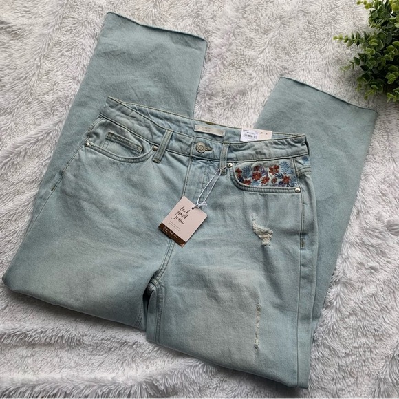 Lauren Conrad | NWT Super High Rise Size 6 Crop Floral Embroidered Jeans - Picture 3 of 16